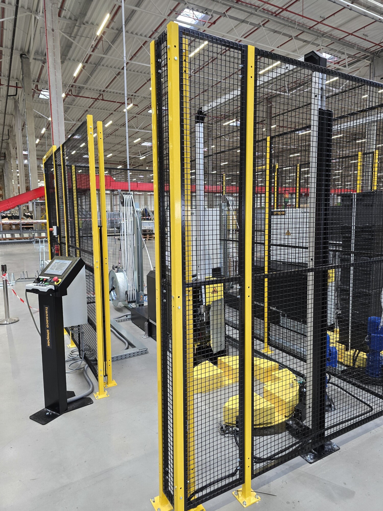 Automatyczne opasywanie palet w logistyce | Realizacja Transaco